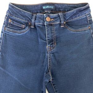 Blue Spice Mid rise dark blue wash Skinny Jeans EUC